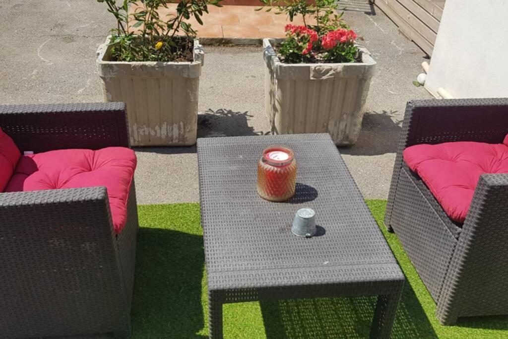 Appartement Du Stade Le Sur Cour Parking Piscine Marseille